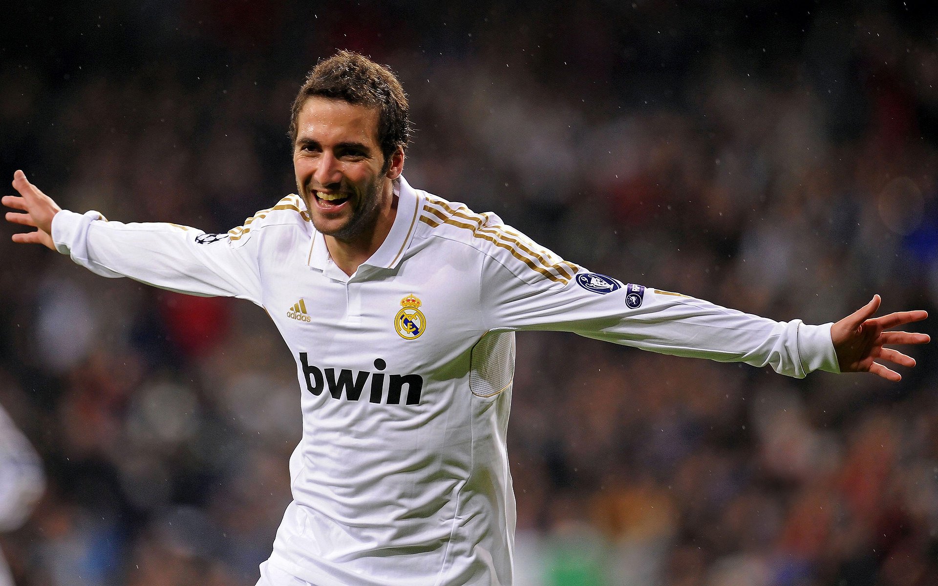 C罗换上新战靴完成帽子戏法，c罗所有帽子戏法